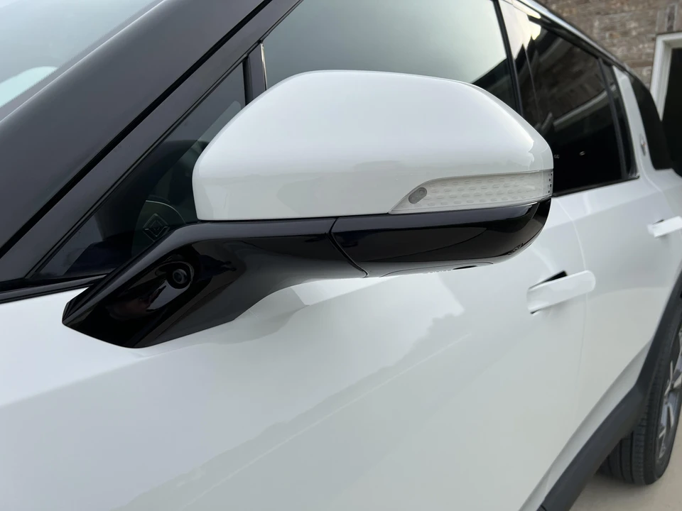 2023 Rivian R1S - Image 10 of 31