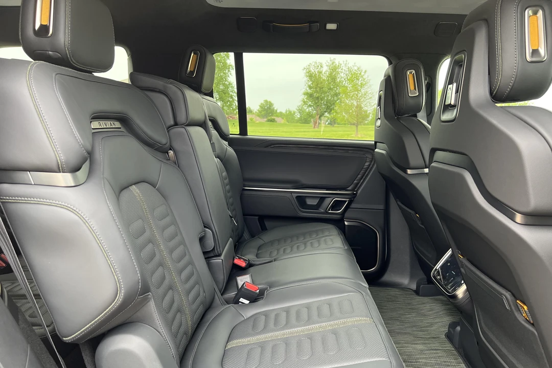 2023 Rivian R1S - Image 20 of 31
