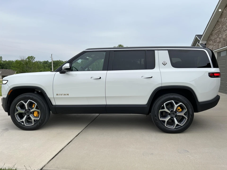 2023 Rivian R1S - Image 6 of 31