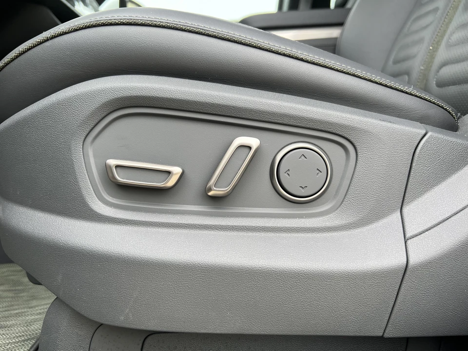 2023 Rivian R1S - Image 24 of 31