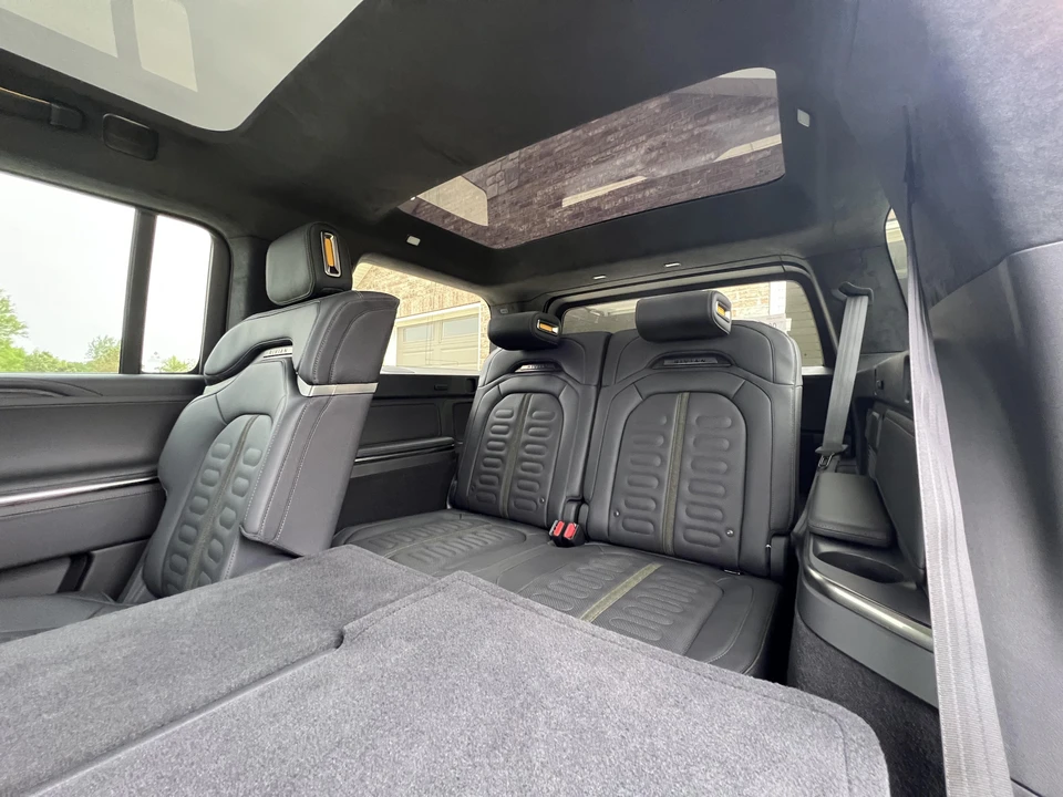 2023 Rivian R1S - Image 31 of 31