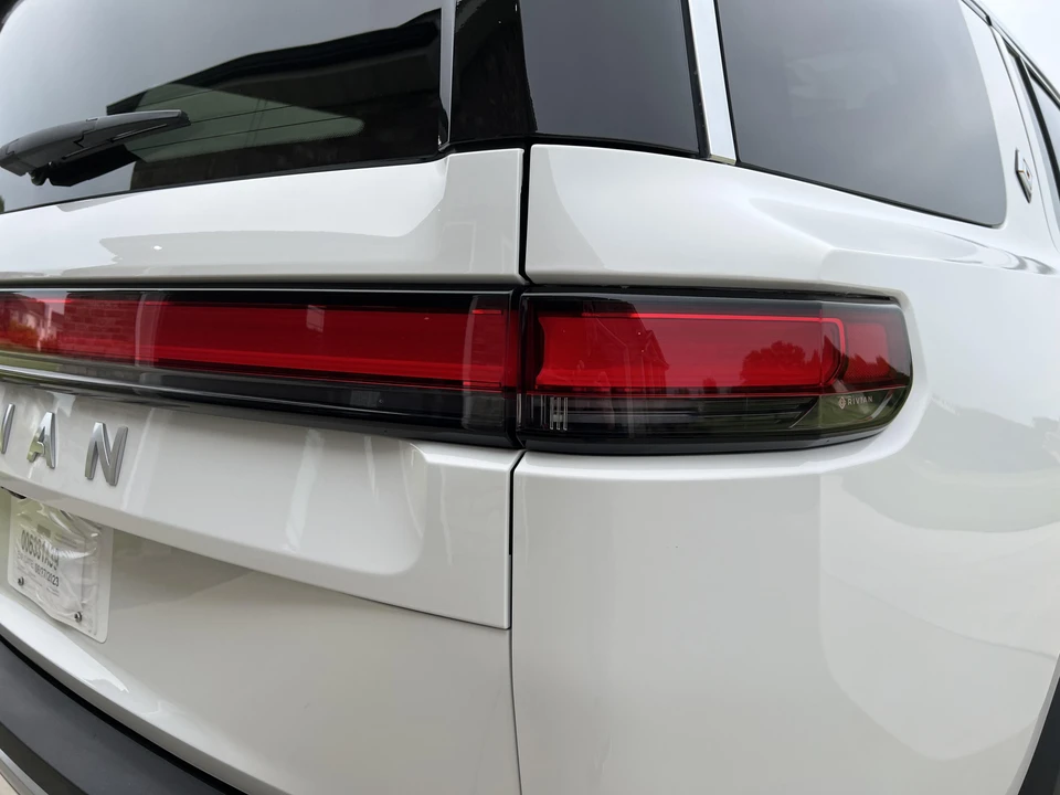 2023 Rivian R1S - Image 11 of 31