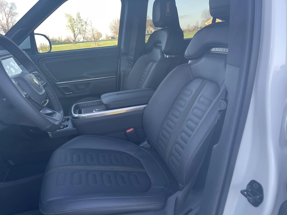 2023 Rivian R1S - Image 23 of 31