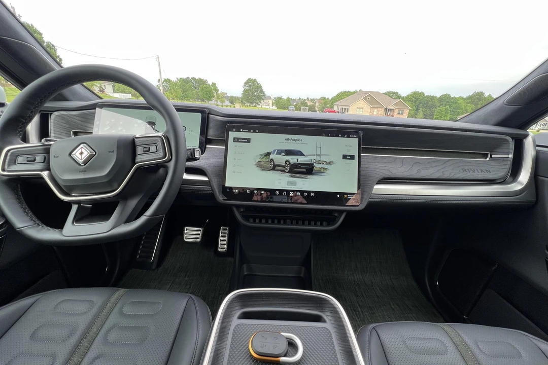 2023 Rivian R1S - Image 18 of 31