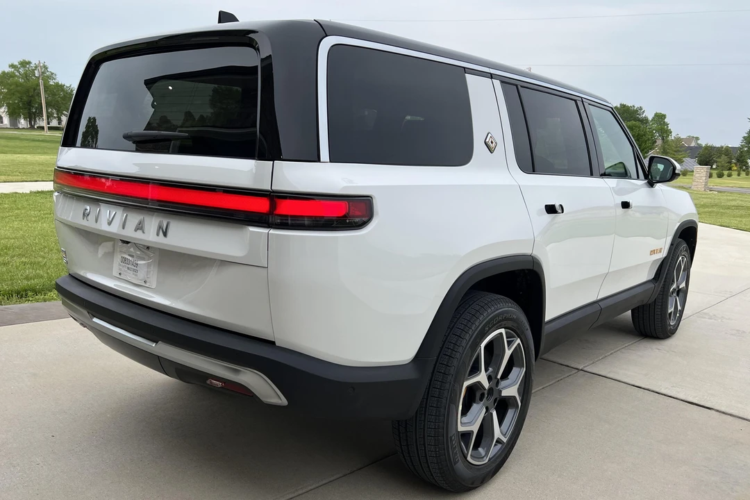 2023 Rivian R1S - Image 4 of 31
