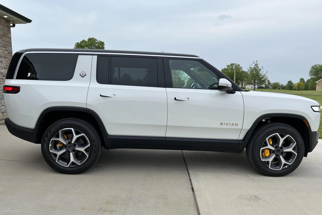 2023 Rivian R1S - Image 3 of 31