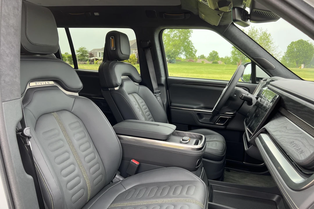 2023 Rivian R1S - Image 19 of 31