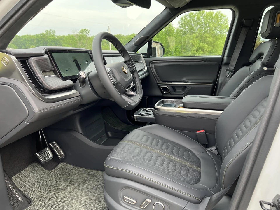 2023 Rivian R1S - Image 22 of 31