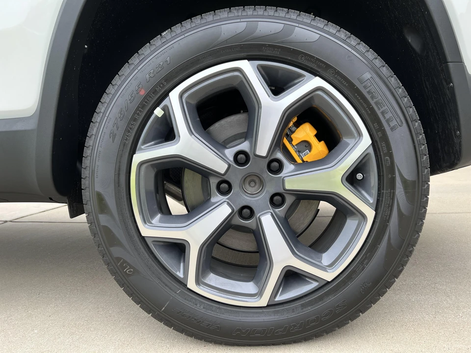 2023 Rivian R1S - Image 15 of 31