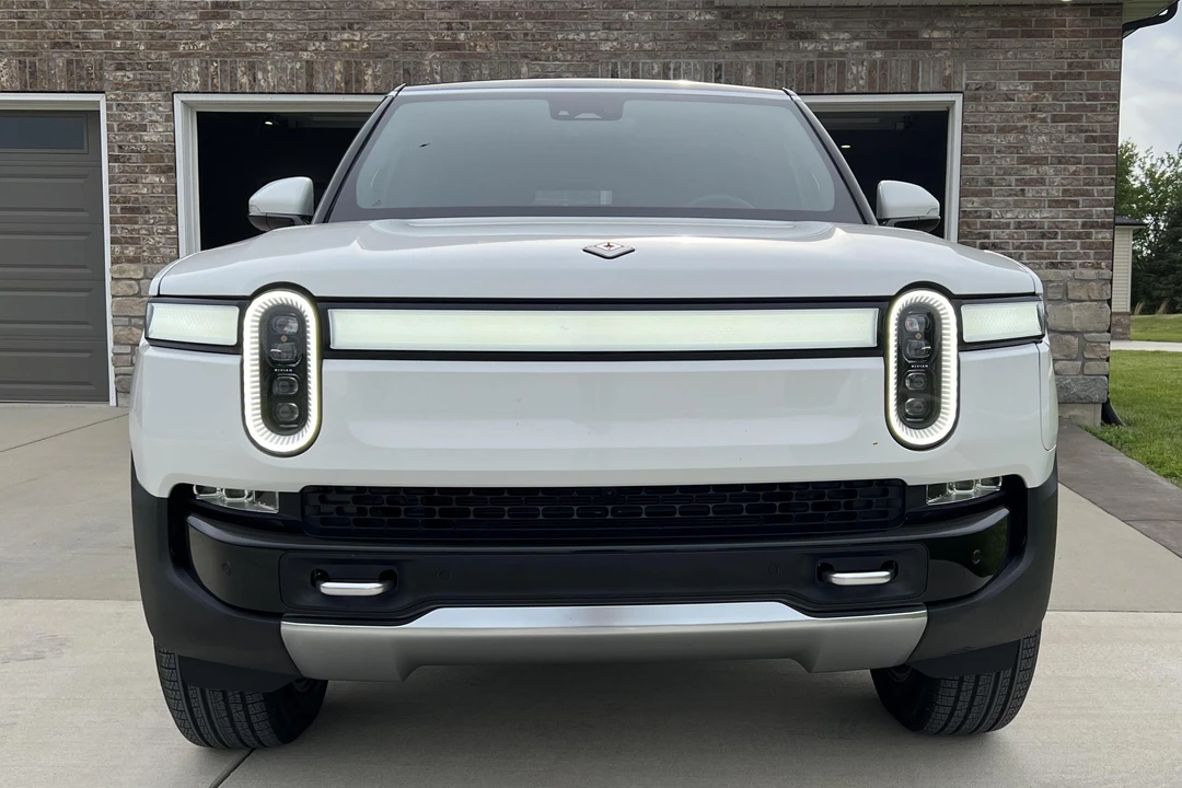2023 Rivian R1S - Image 2 of 31