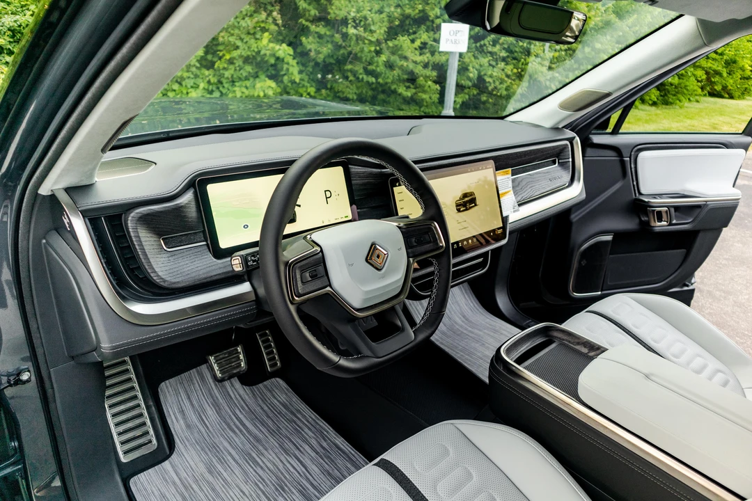 2023 Rivian R1S - Image 23 of 31