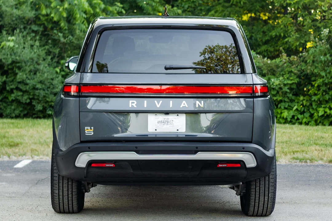 2023 Rivian R1S - Image 5 of 31
