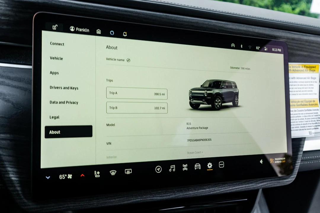 2023 Rivian R1S - Image 16 of 31