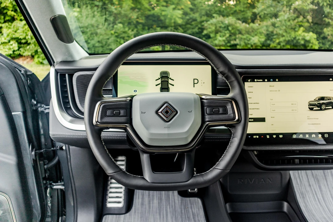 2023 Rivian R1S - Image 13 of 31