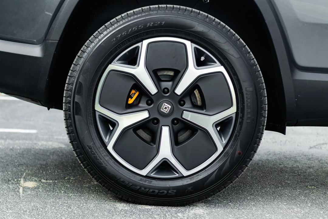 2023 Rivian R1S - Image 11 of 31