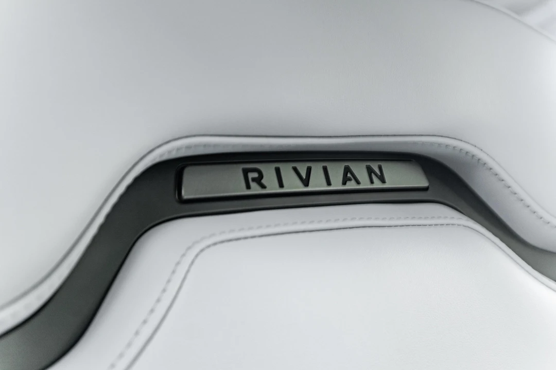 2023 Rivian R1S - Image 21 of 31