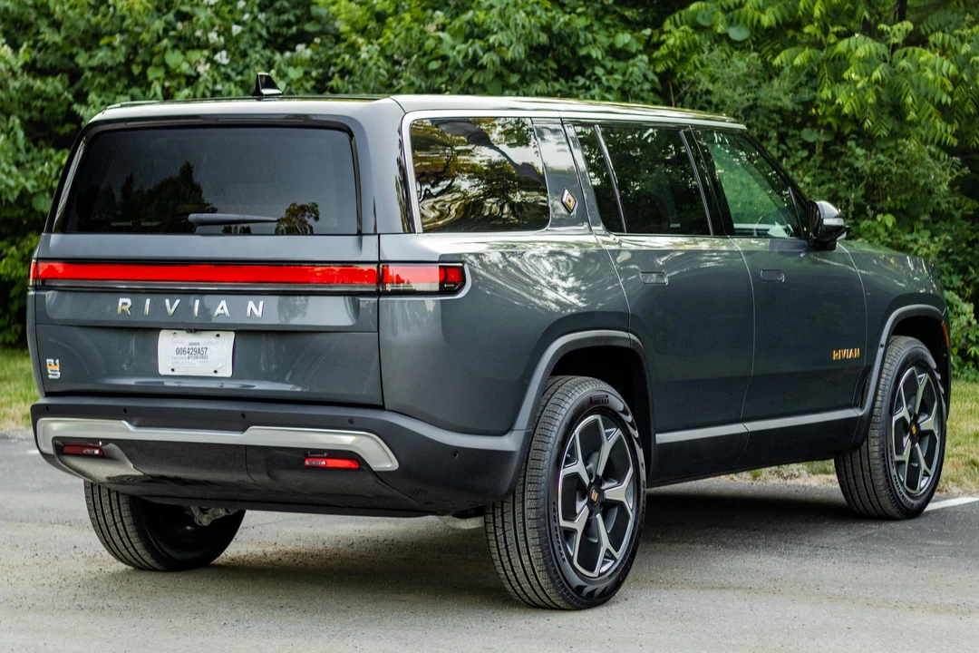 2023 Rivian R1S - Image 4 of 31