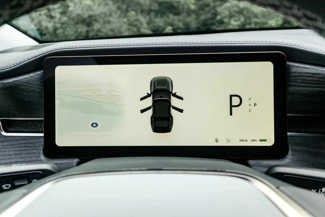 2023 Rivian R1S - Image 24 of 31
