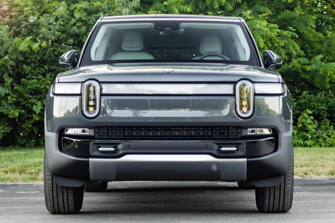 2023 Rivian R1S - Image 2 of 31