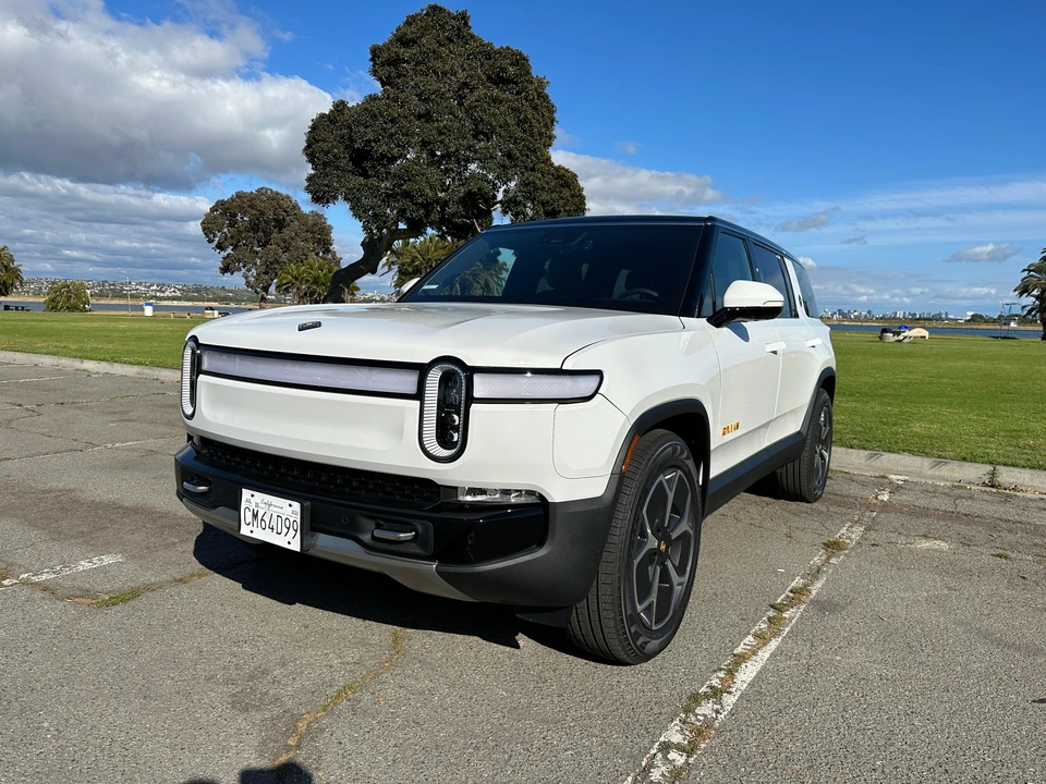 2023 Rivian R1S - Image 7 of 26