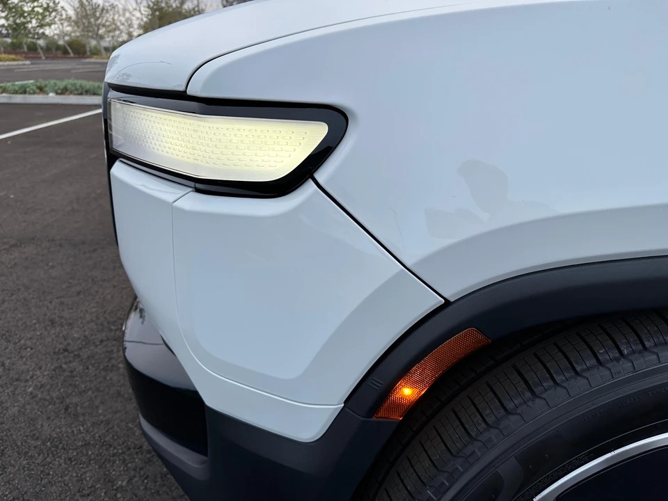 2023 Rivian R1S - Image 22 of 26