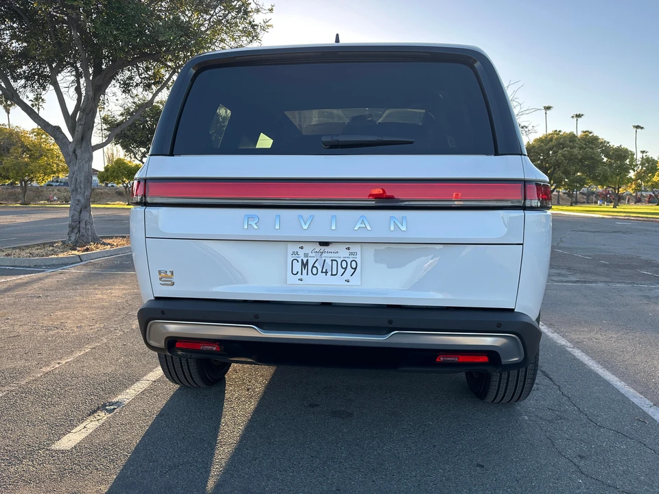 2023 Rivian R1S - Image 13 of 26