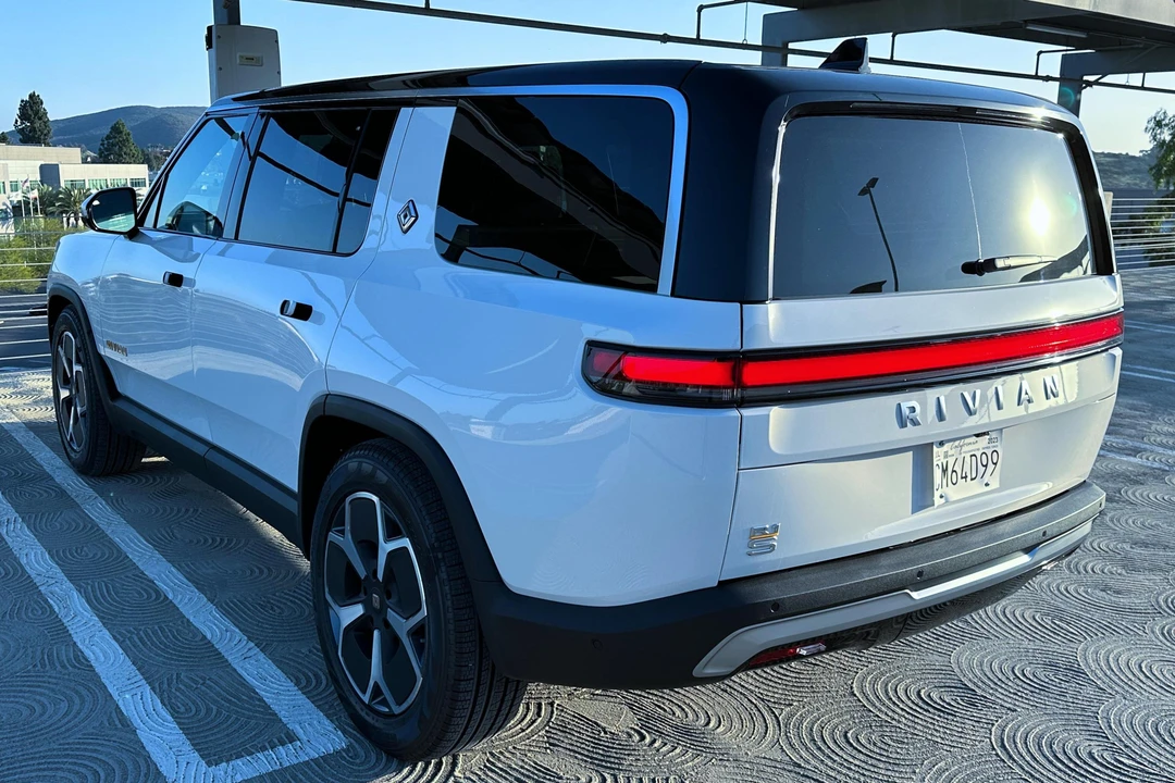 2023 Rivian R1S - Image 4 of 26