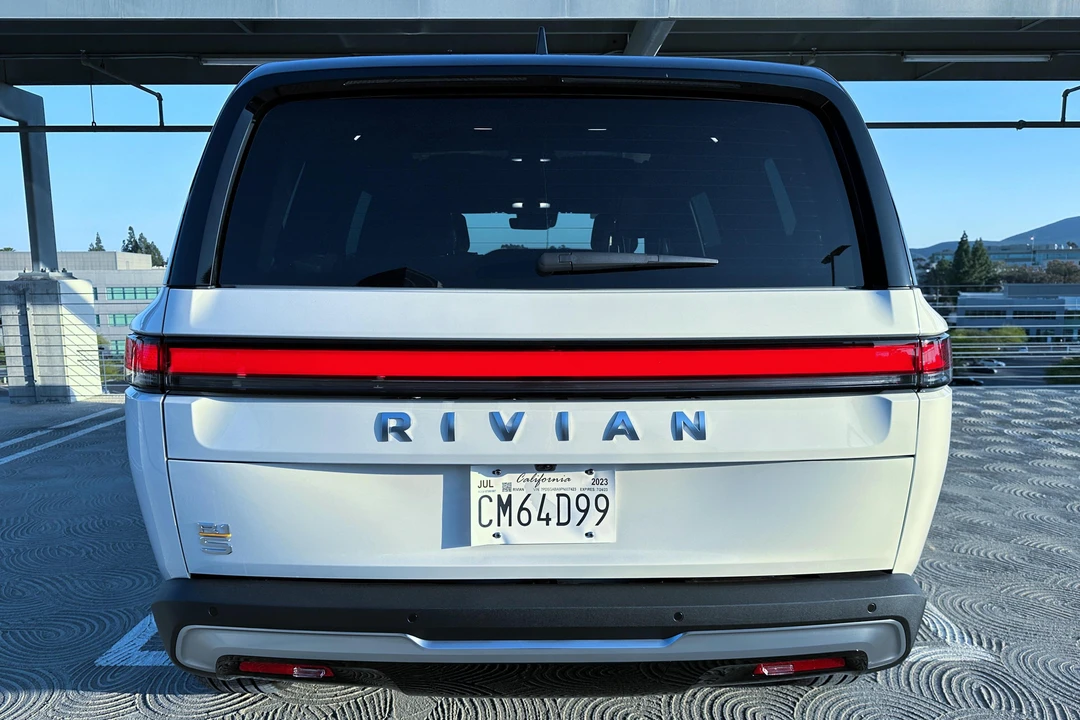 2023 Rivian R1S - Image 5 of 26