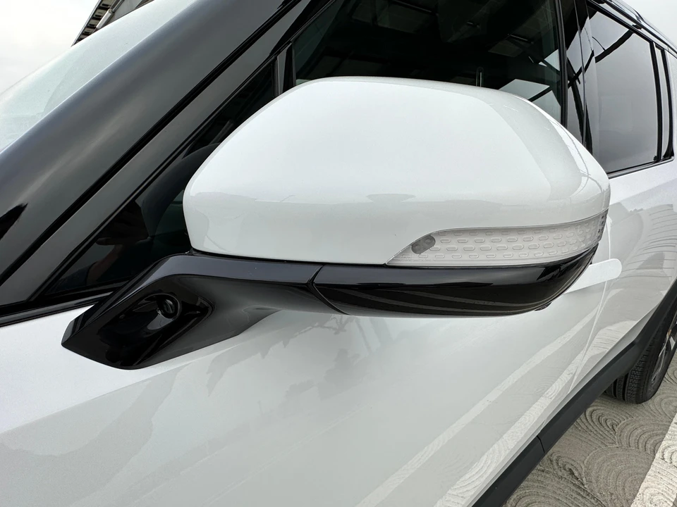 2023 Rivian R1S - Image 23 of 26