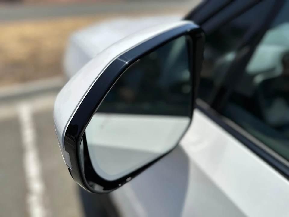 2023 Rivian R1S - Image 24 of 26