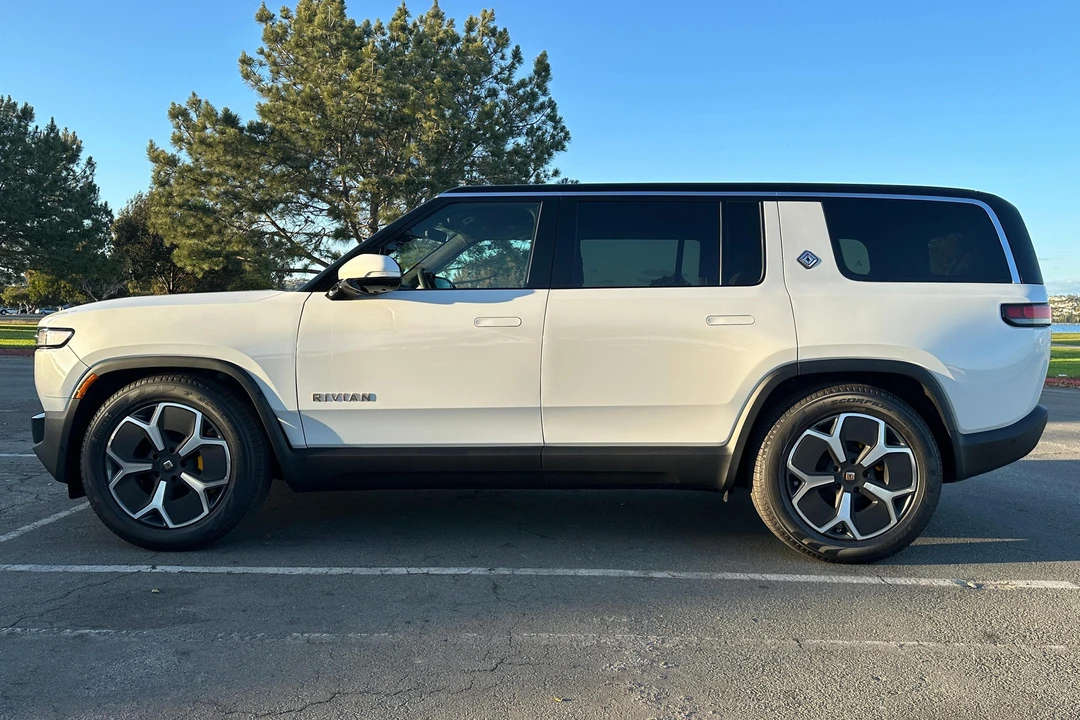 2023 Rivian R1S - Image 3 of 26