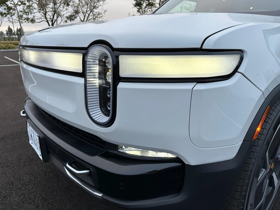 2023 Rivian R1S - Image 21 of 26