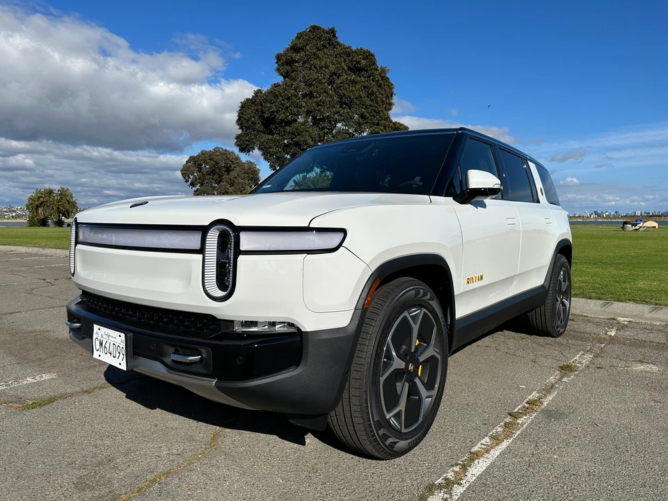 2023 Rivian R1S - Image 9 of 26