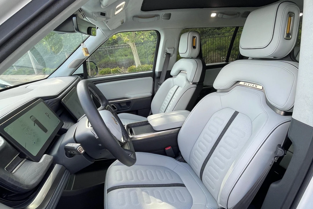 2023 Rivian R1S - Image 31 of 31