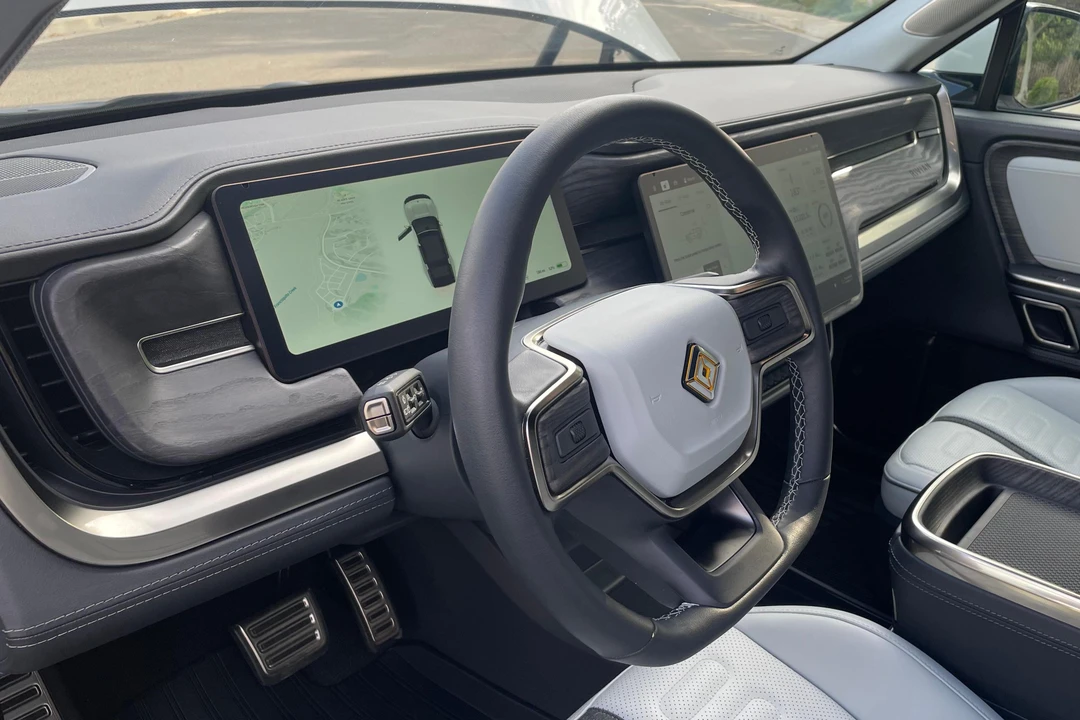 2023 Rivian R1S - Image 30 of 31