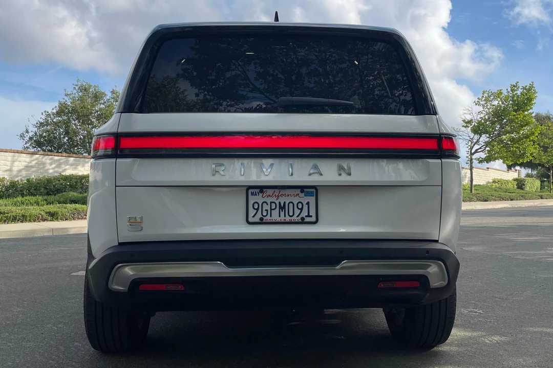 2023 Rivian R1S - Image 5 of 31