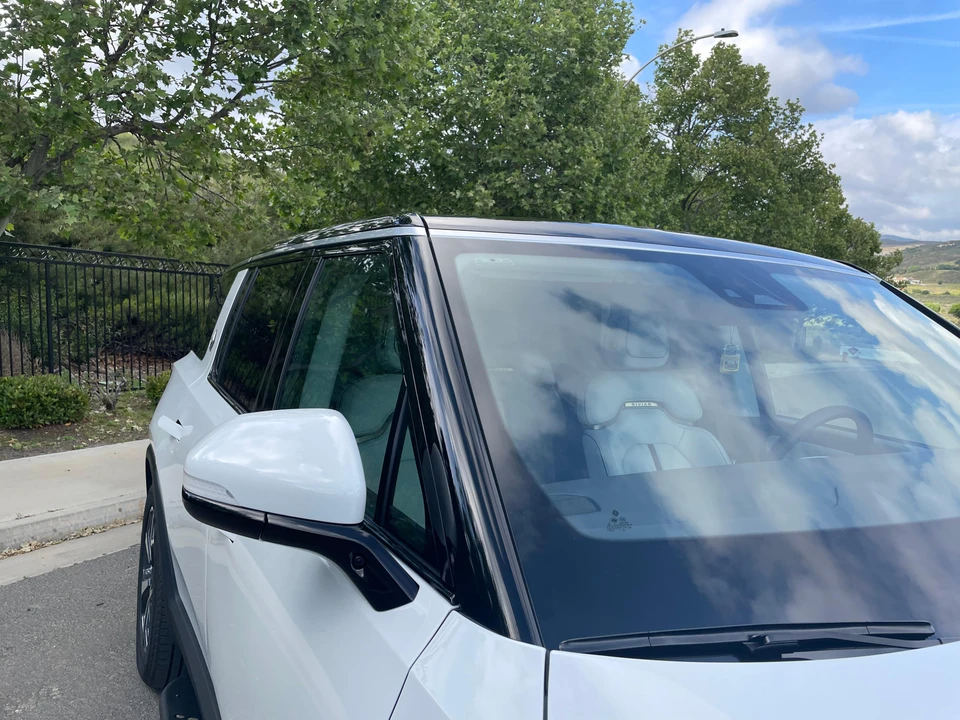 2023 Rivian R1S - Image 23 of 31