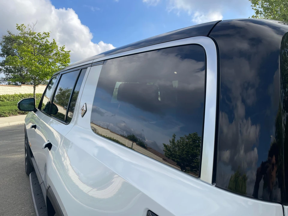 2023 Rivian R1S - Image 17 of 31