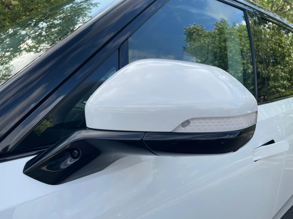 2023 Rivian R1S - Image 13 of 31