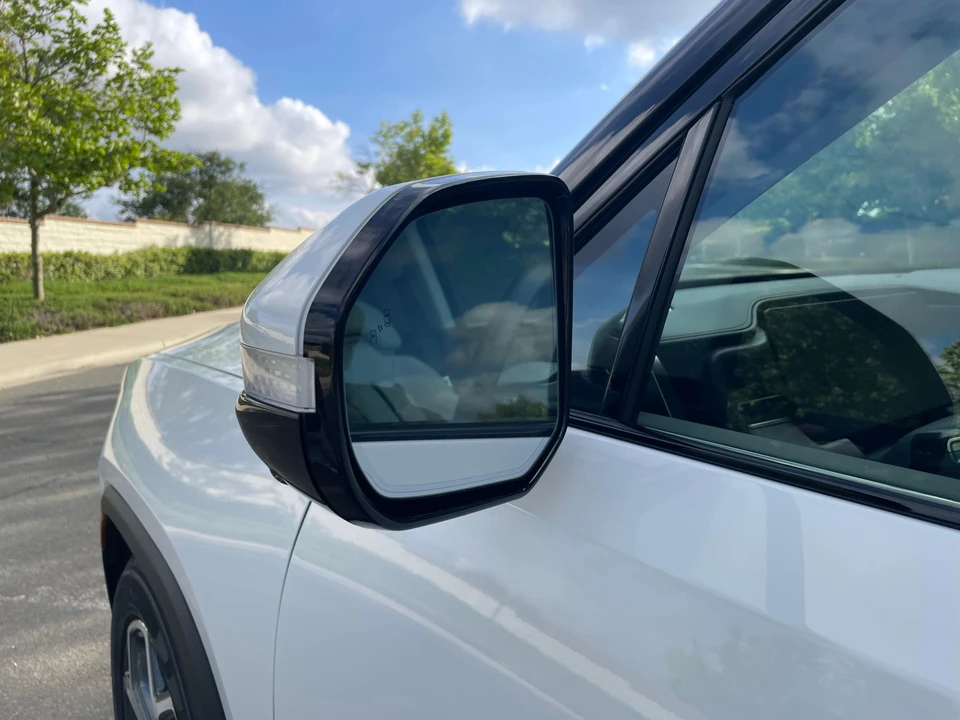 2023 Rivian R1S - Image 14 of 31