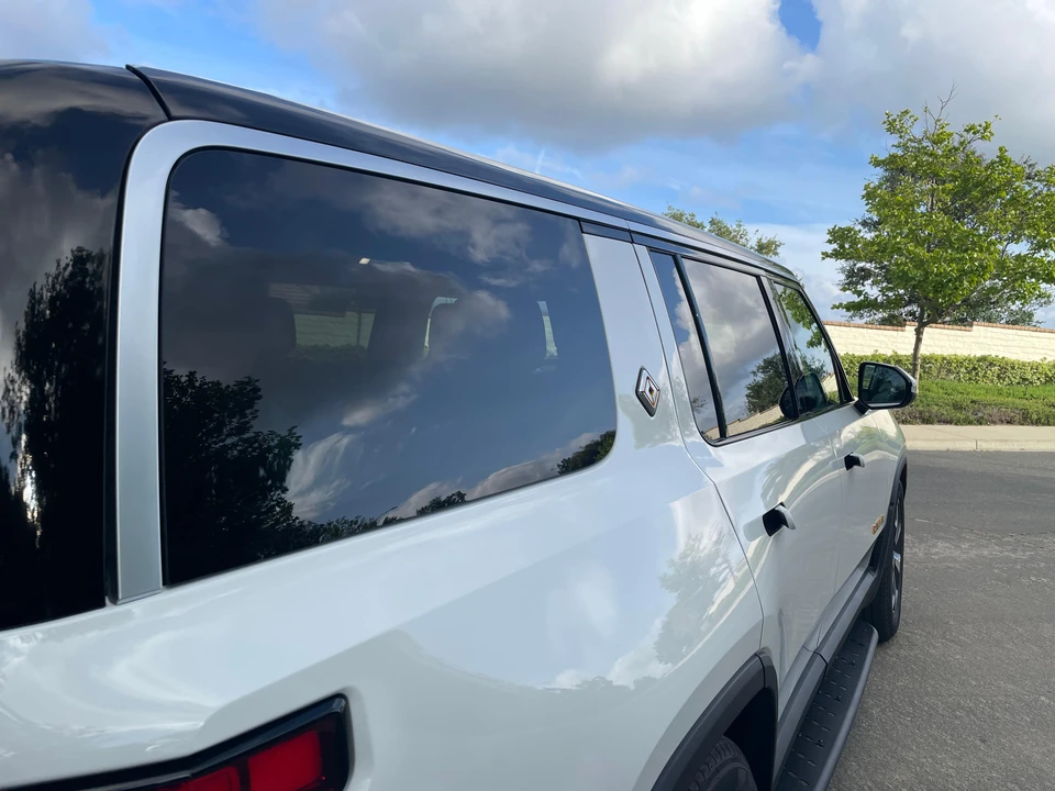 2023 Rivian R1S - Image 19 of 31