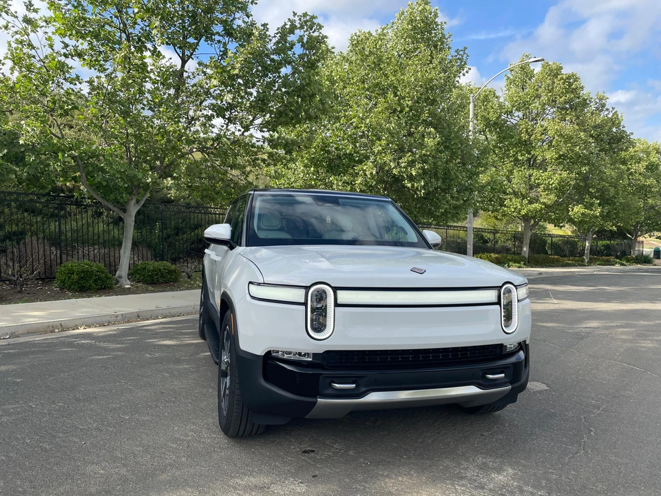 2023 Rivian R1S - Image 9 of 31