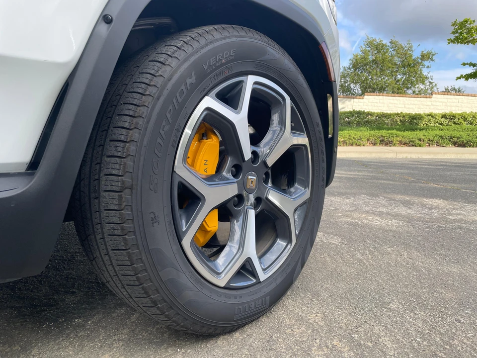2023 Rivian R1S - Image 29 of 31
