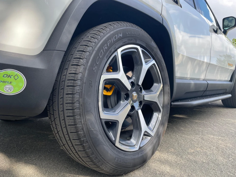 2023 Rivian R1S - Image 28 of 31