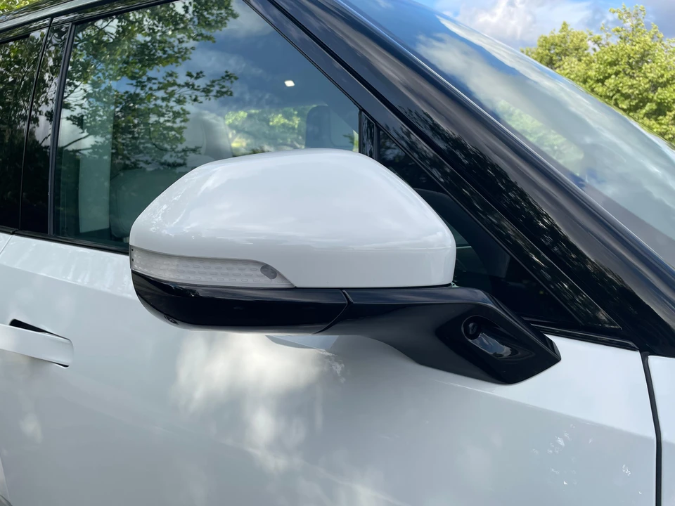 2023 Rivian R1S - Image 22 of 31