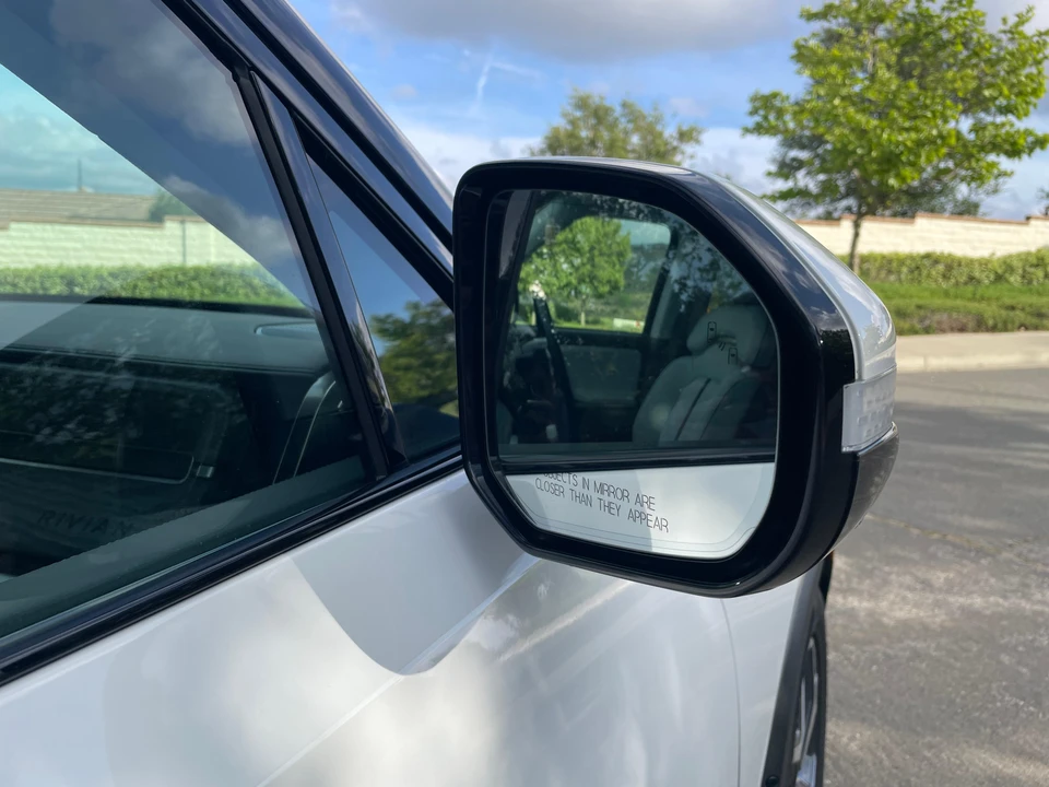 2023 Rivian R1S - Image 21 of 31