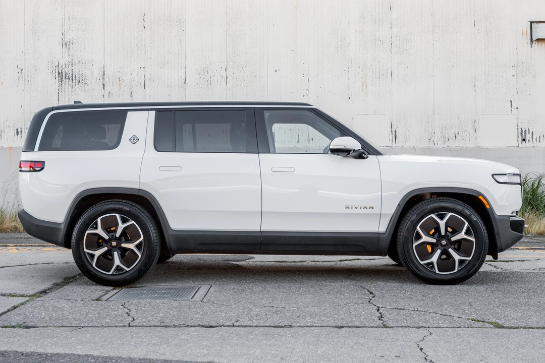 2023 Rivian R1S - Image 3 of 31