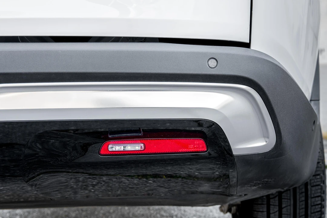 2023 Rivian R1S - Image 28 of 31