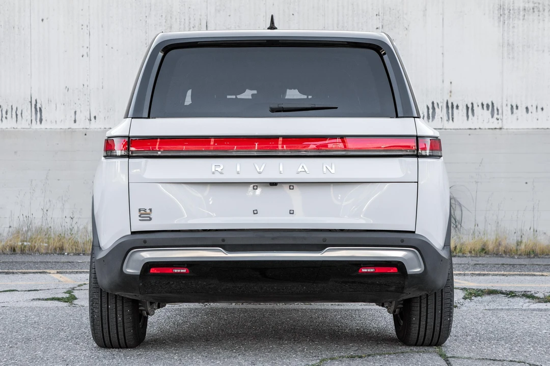 2023 Rivian R1S - Image 5 of 31