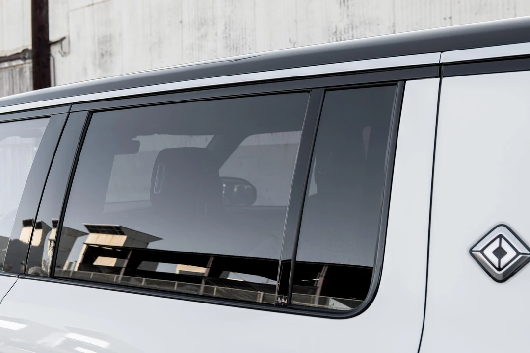 2023 Rivian R1S - Image 21 of 31